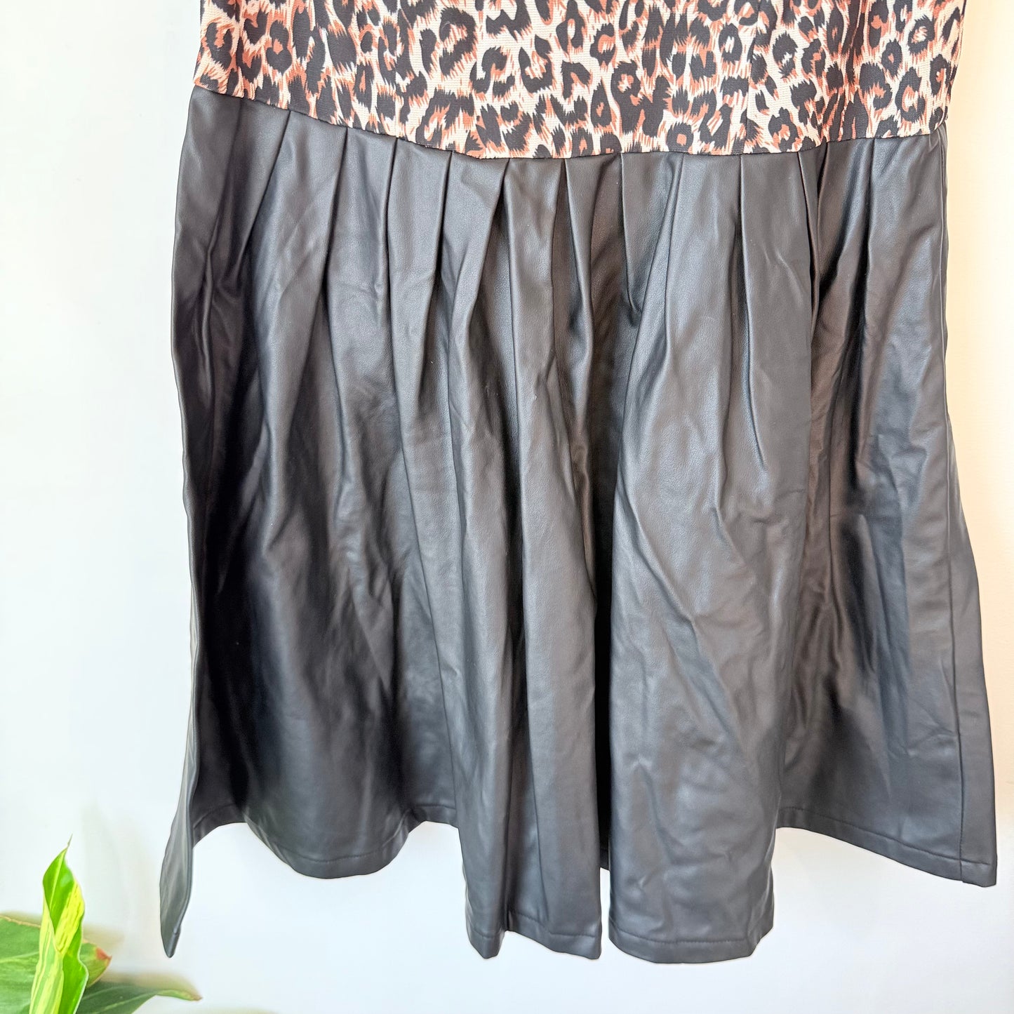 Mirrou Size 8 Leopard Print Dress