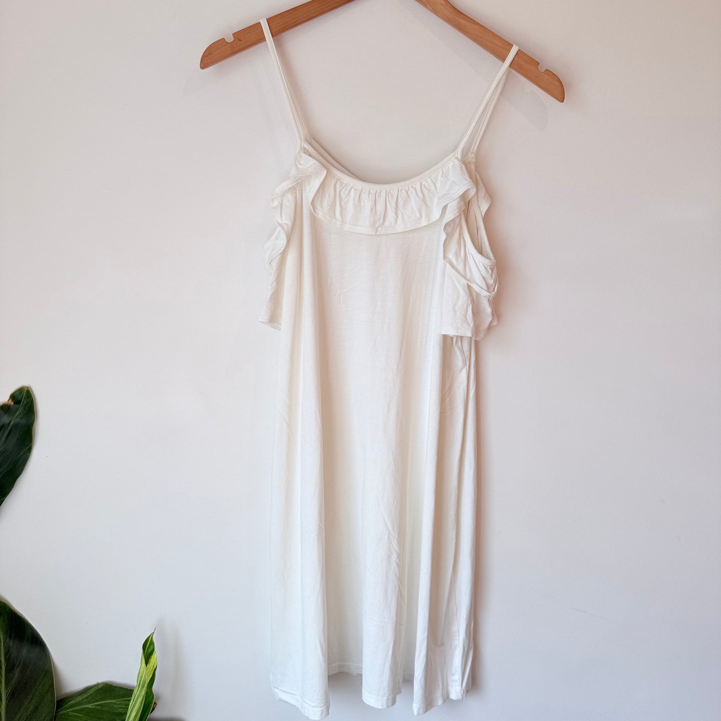 Boohoo Size 8 Ruffle Trim Cold Shoulder Viscose Dress