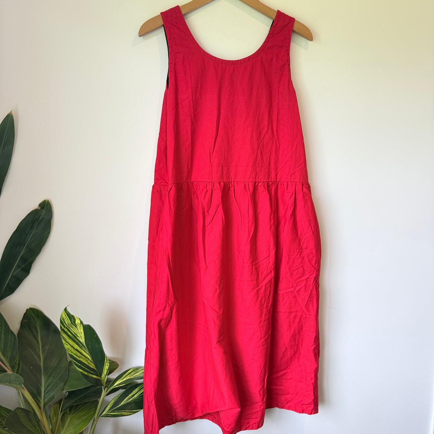 Brand Unknown Size U/Arm 48cm Red Sleeveless Midi Dress
