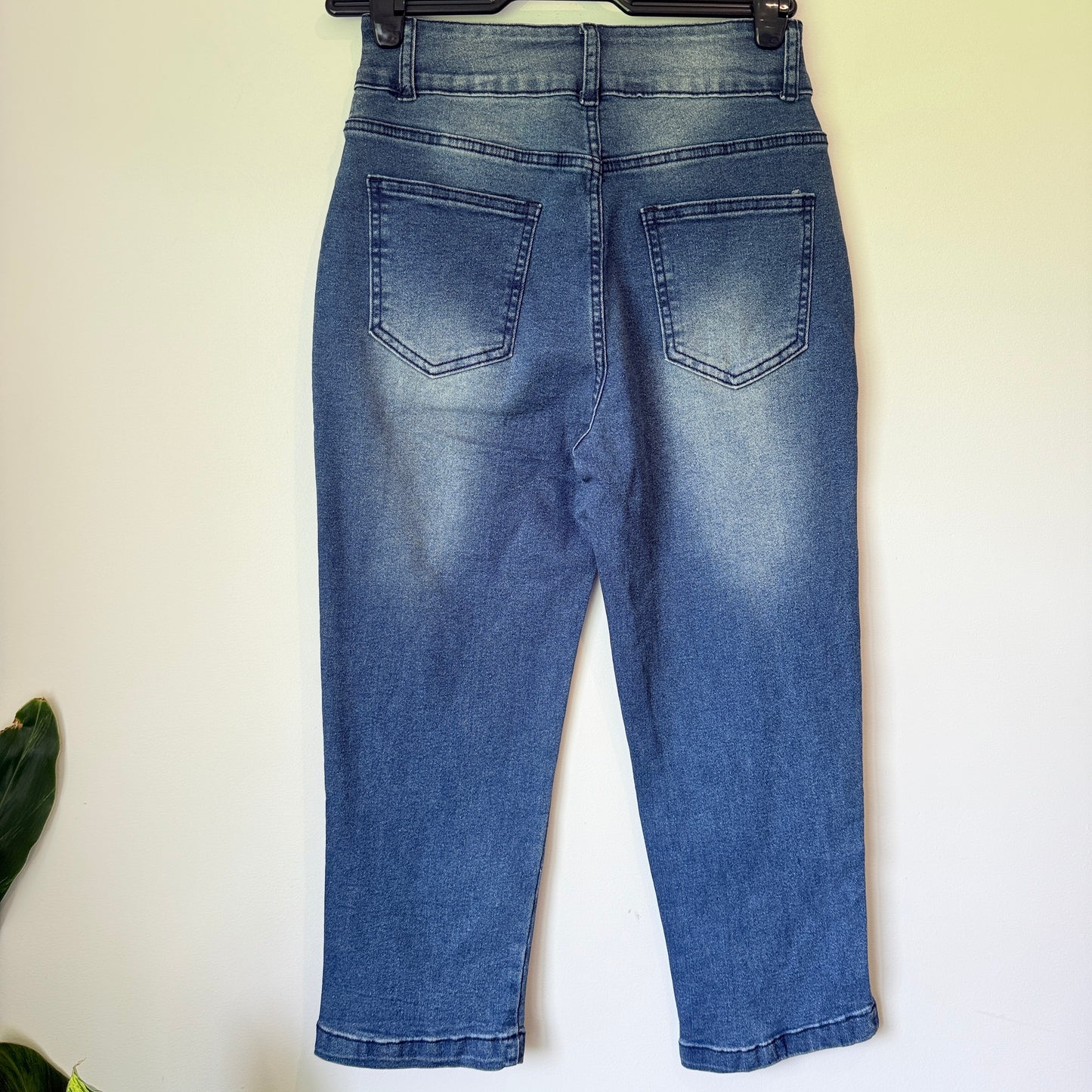 Size M High-Waisted Distressed Capri Jeans