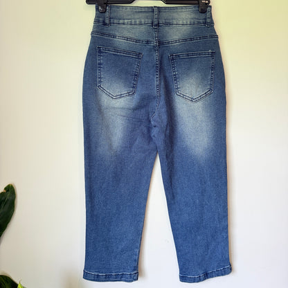 Size M High-Waisted Distressed Capri Jeans