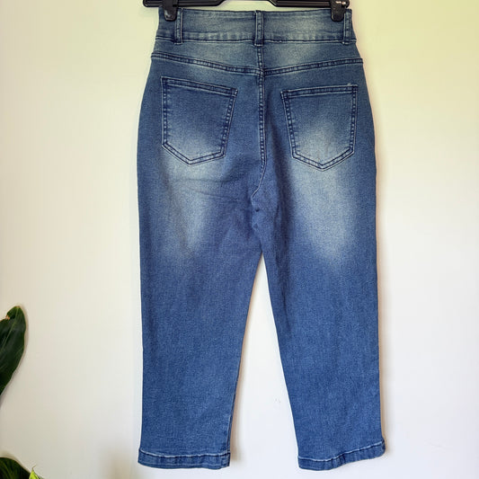 Size M High-Waisted Distressed Capri Jeans