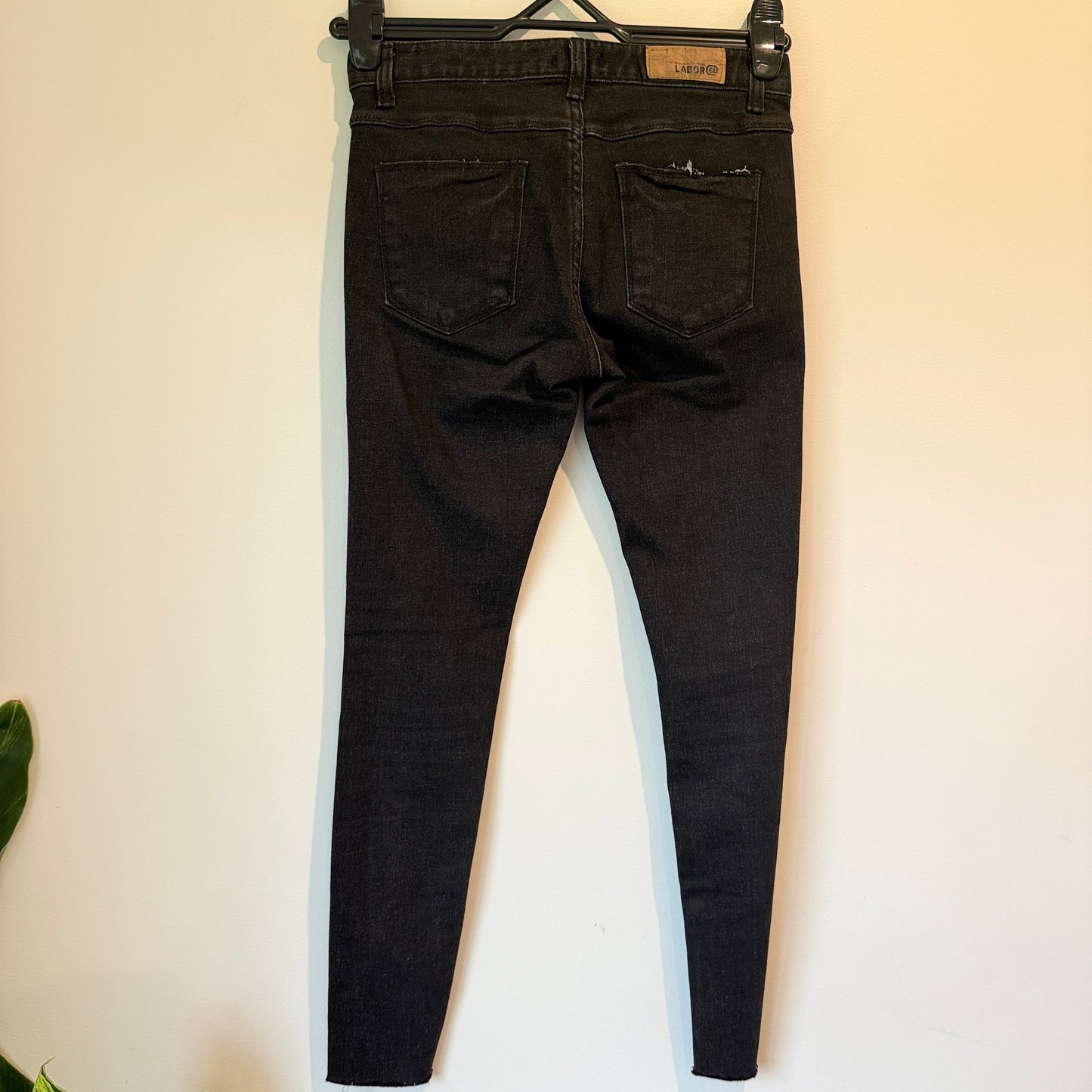 We're Labor Size 25 Black Frayed Skinny Jeans (67cm Waist)