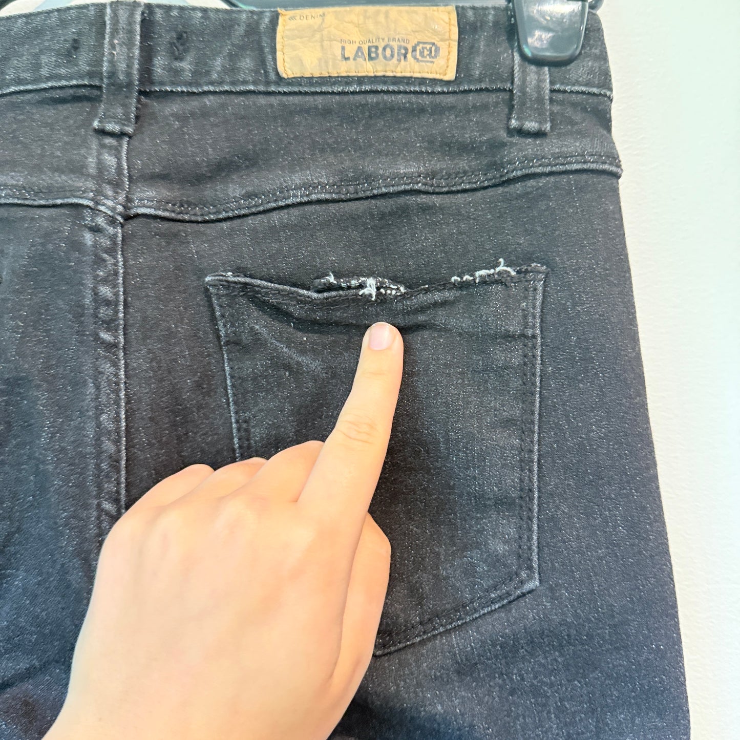We're Labor Size 25 Black Frayed Skinny Jeans (67cm Waist)