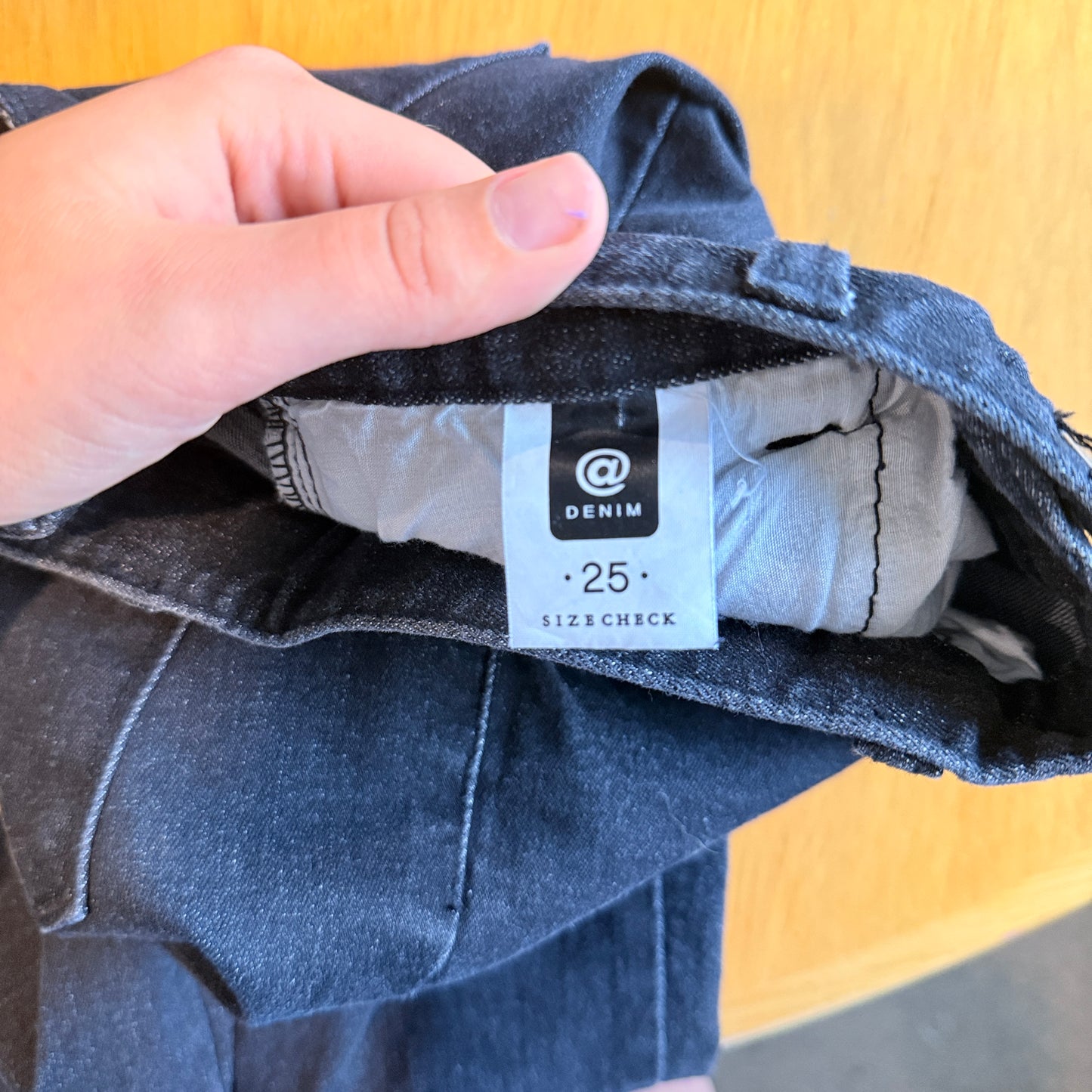 We're Labor Size 25 Black Frayed Skinny Jeans (67cm Waist)