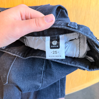 We're Labor Size 25 Black Frayed Skinny Jeans (67cm Waist)