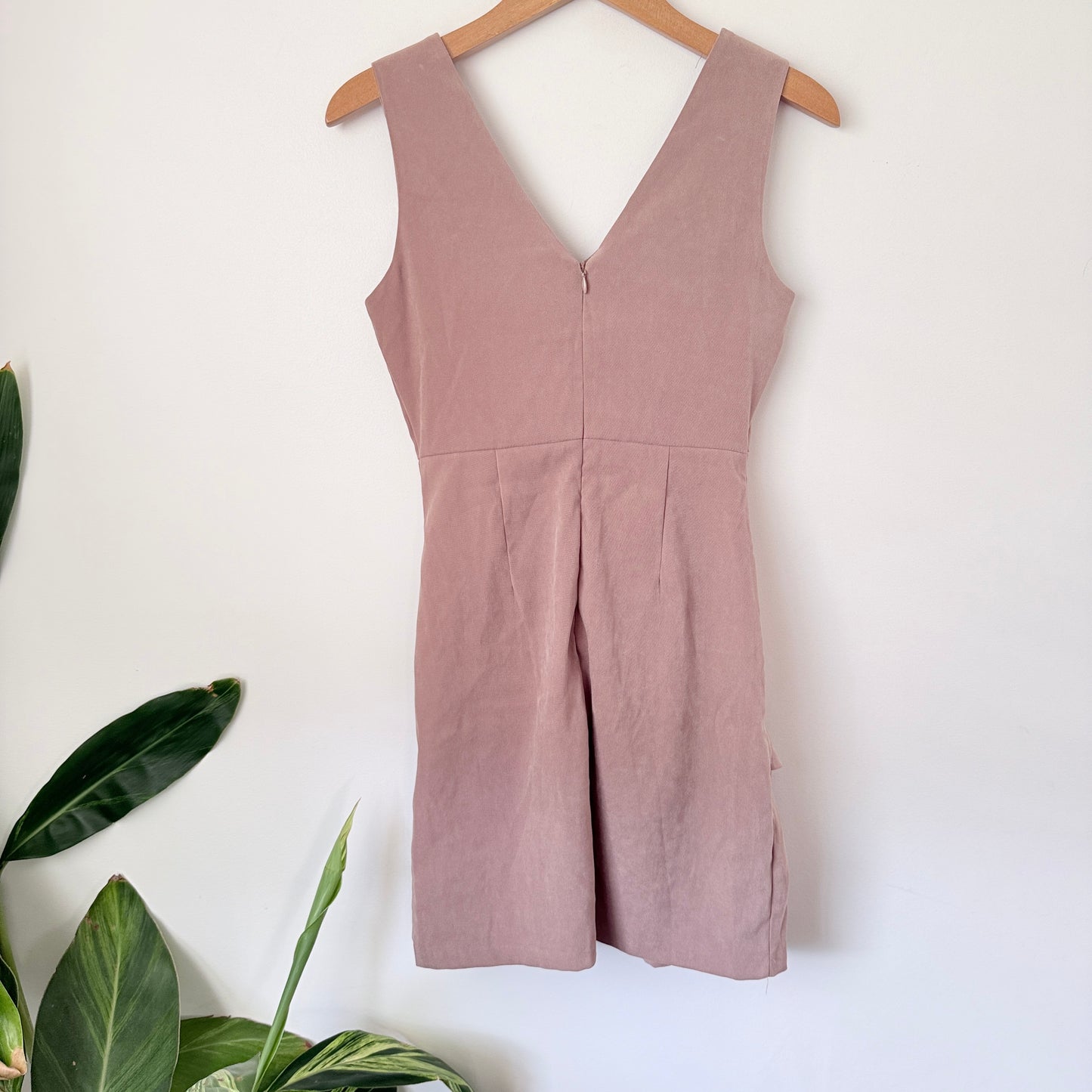 Wave Size S Sleeveless V-Neck Mini Dress