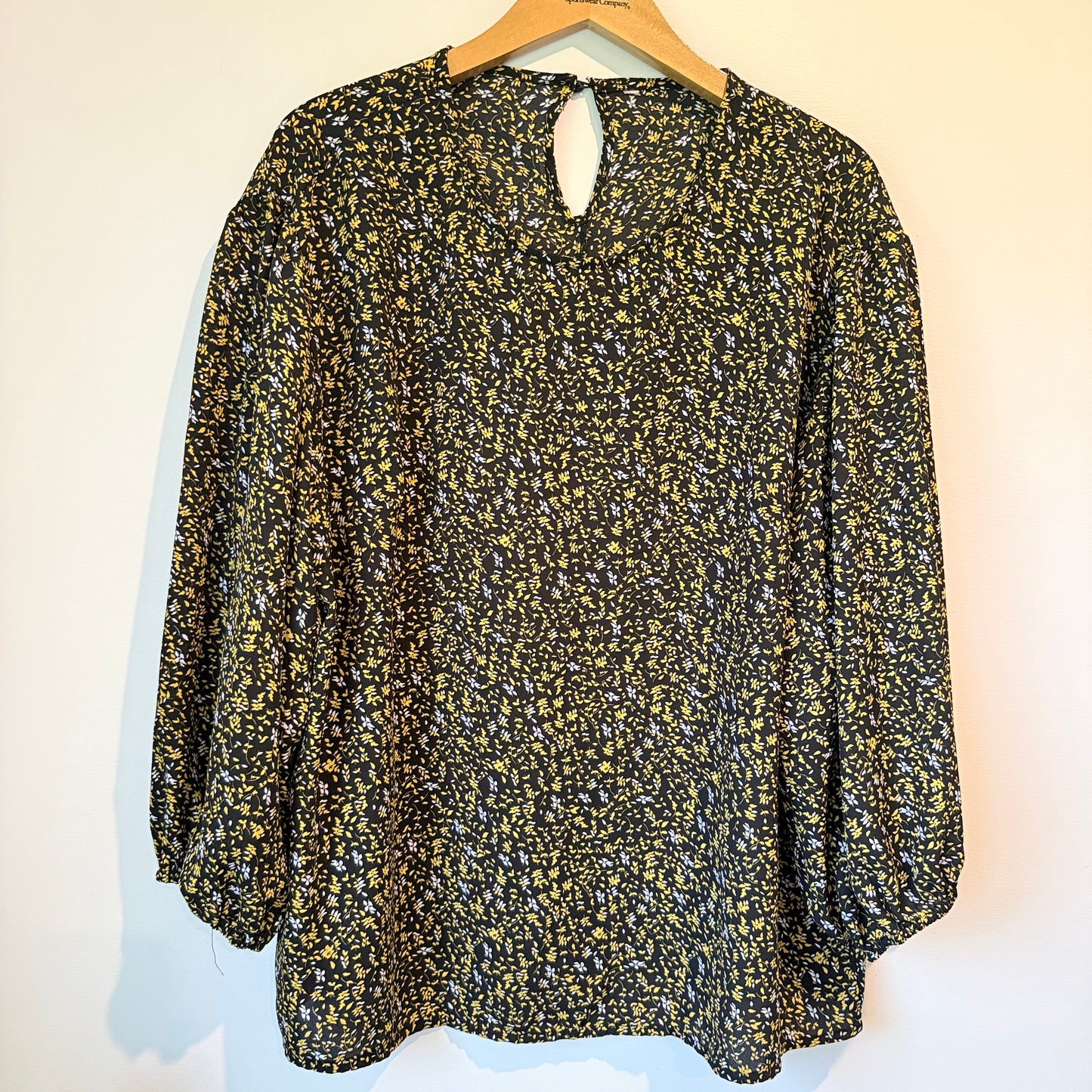 Brand Unknown Size U/Arm 62cm Floral Patterned Blouse
