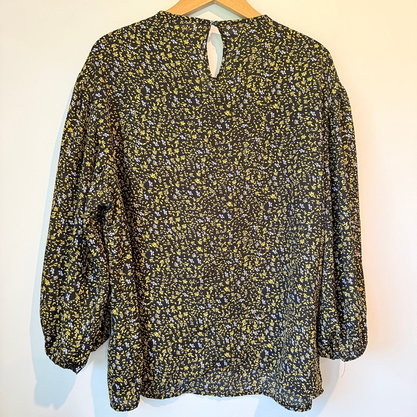Brand Unknown Size U/Arm 62cm Floral Patterned Blouse