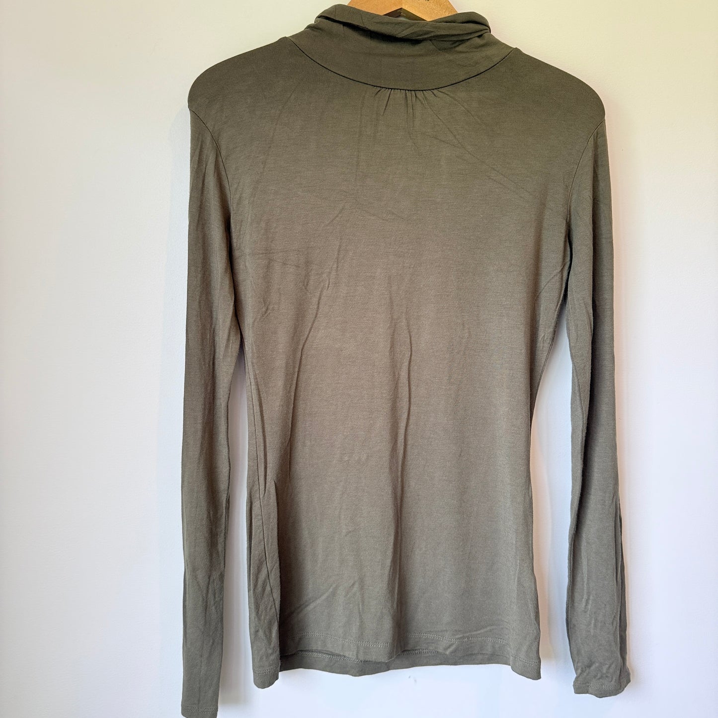 Ripe Size S Long-Sleeved Turtleneck T-Shirt