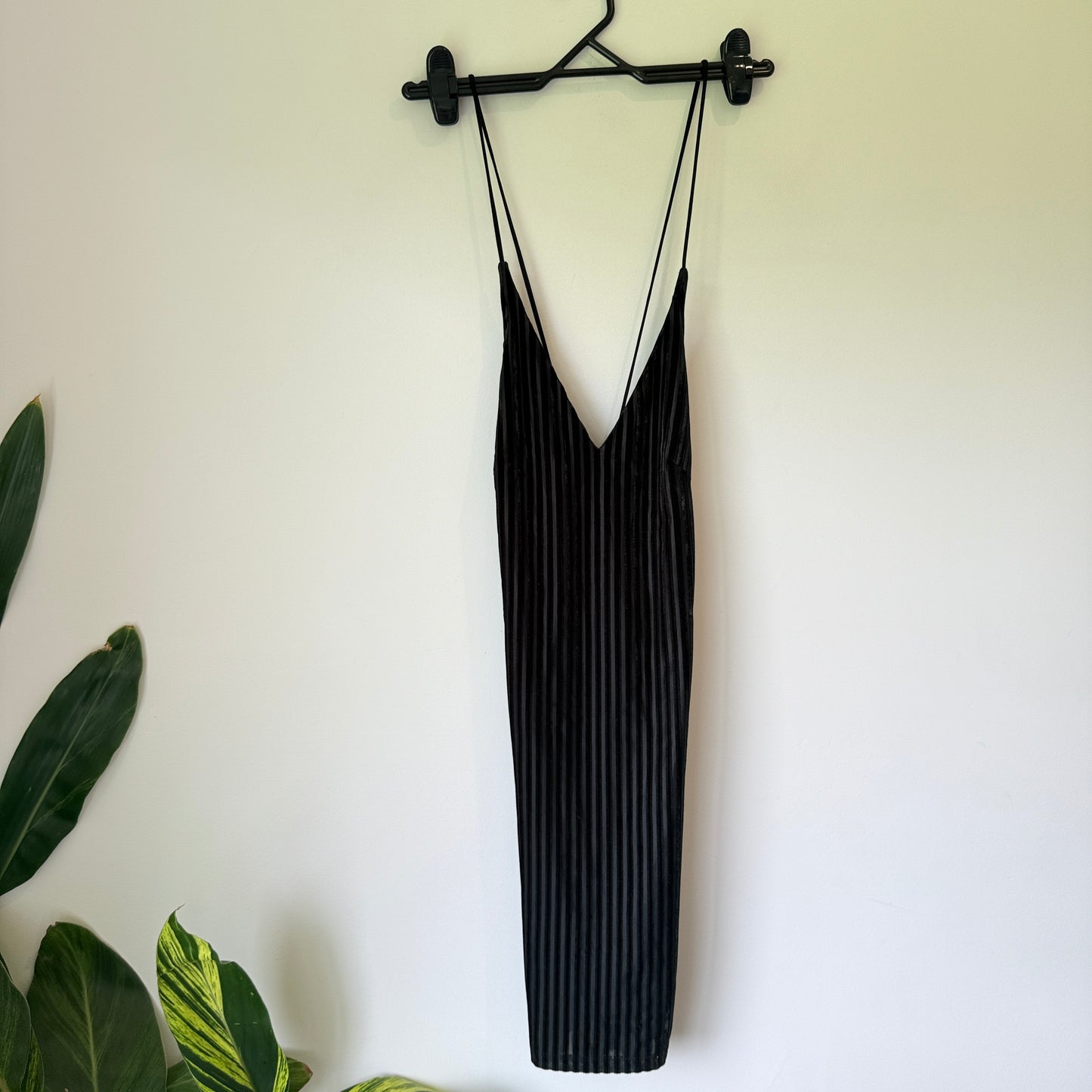Shareen Size 6 Black V-Neck Striped Slip Dress