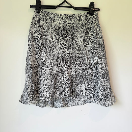 Dotti Size 6 Black & White Leopard Print Mini Skirt
