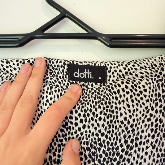 Dotti Size 6 Black & White Leopard Print Mini Skirt