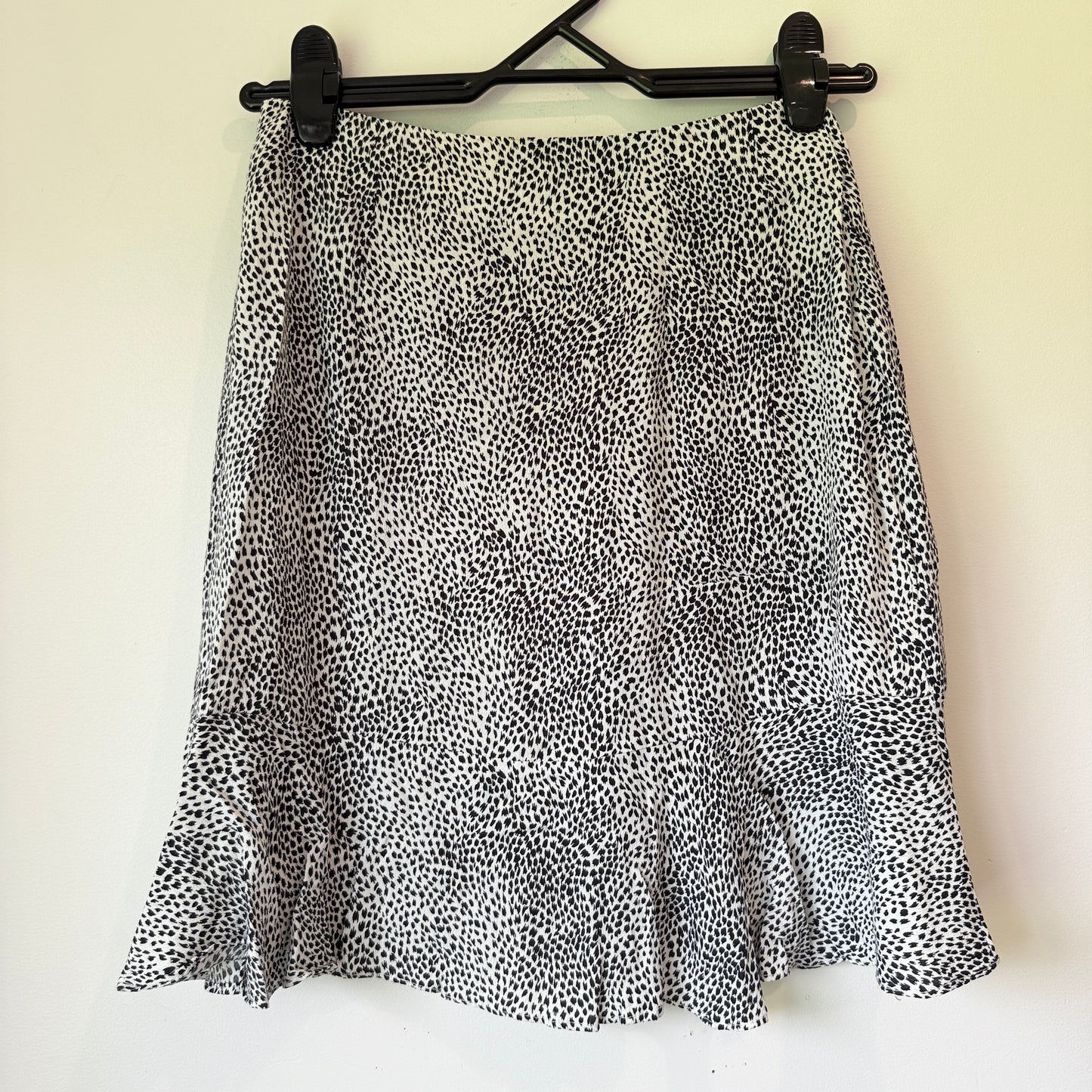 Dotti Size 6 Black & White Leopard Print Mini Skirt