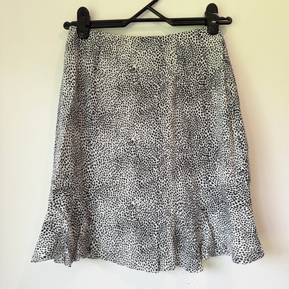 Dotti Size 6 Black & White Leopard Print Mini Skirt