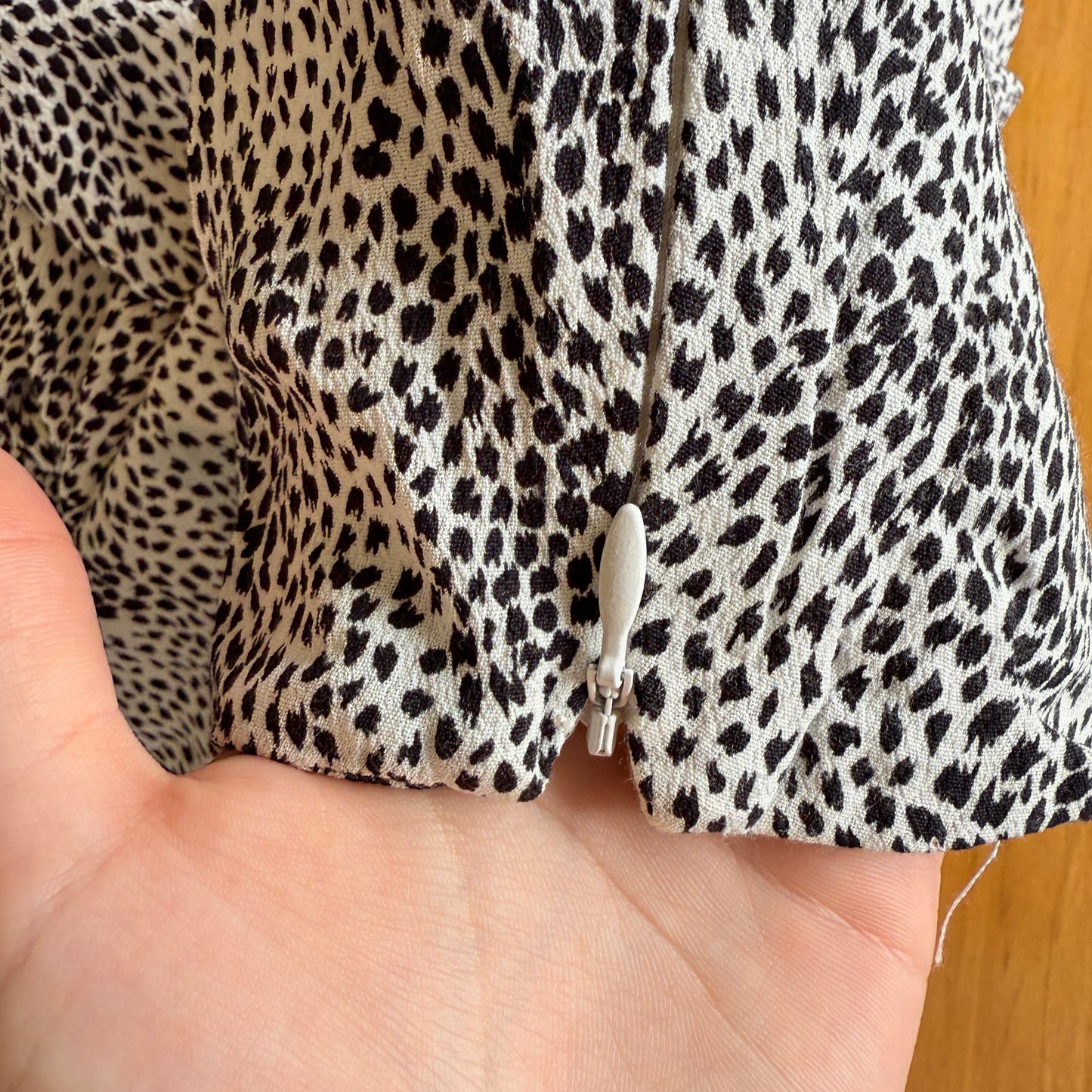 Dotti Size 6 Black & White Leopard Print Mini Skirt