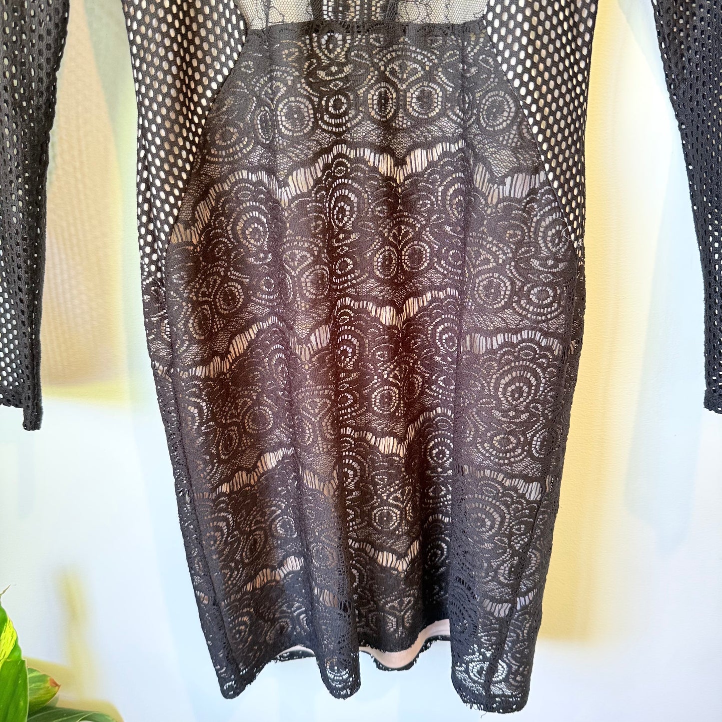 Topshop Size 6 Black Lace & Mesh Bodycon Mini Dress