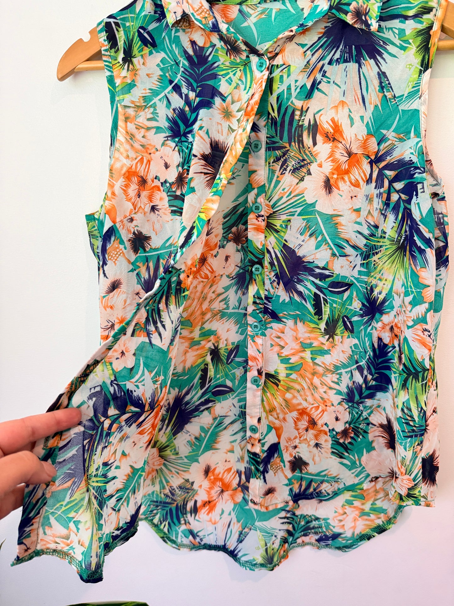 Paper Scissors Size 10 Floral Print Button-Down Top