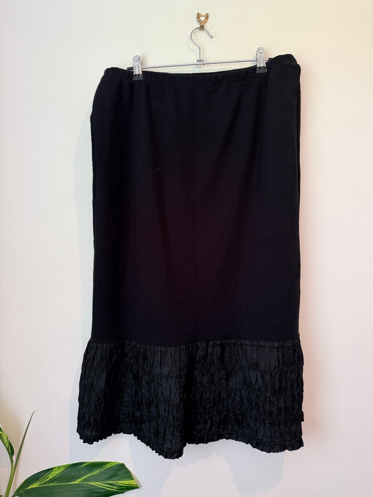 Frances Rood (NZ Made) Size L Midi Knit Skirt