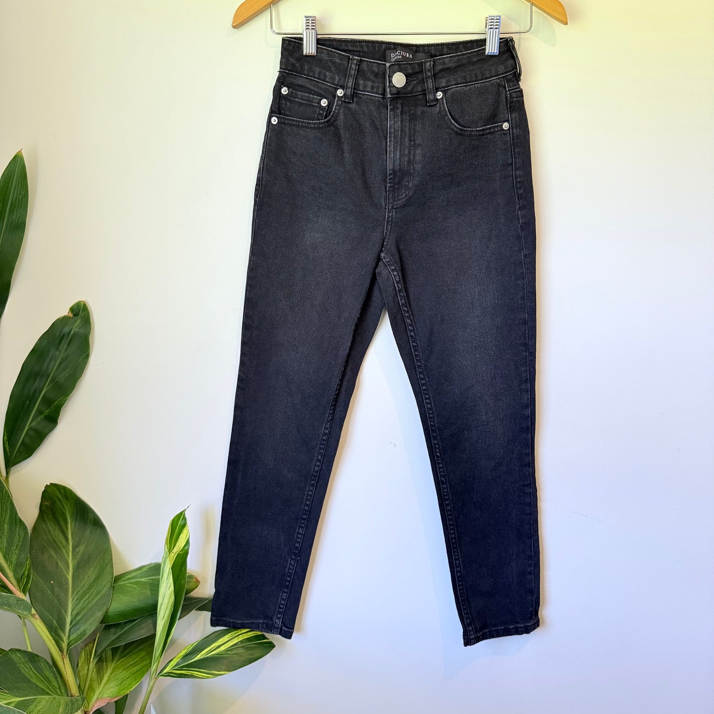 Decjuba Size 6 Dark Wash High-Rise Jeans