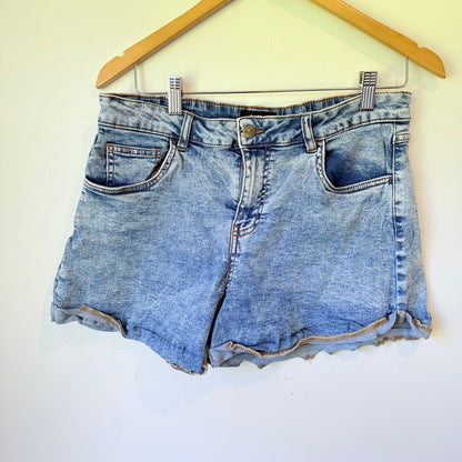 Dotti Denim Size 14 Light Wash High-Waisted Denim Shorts