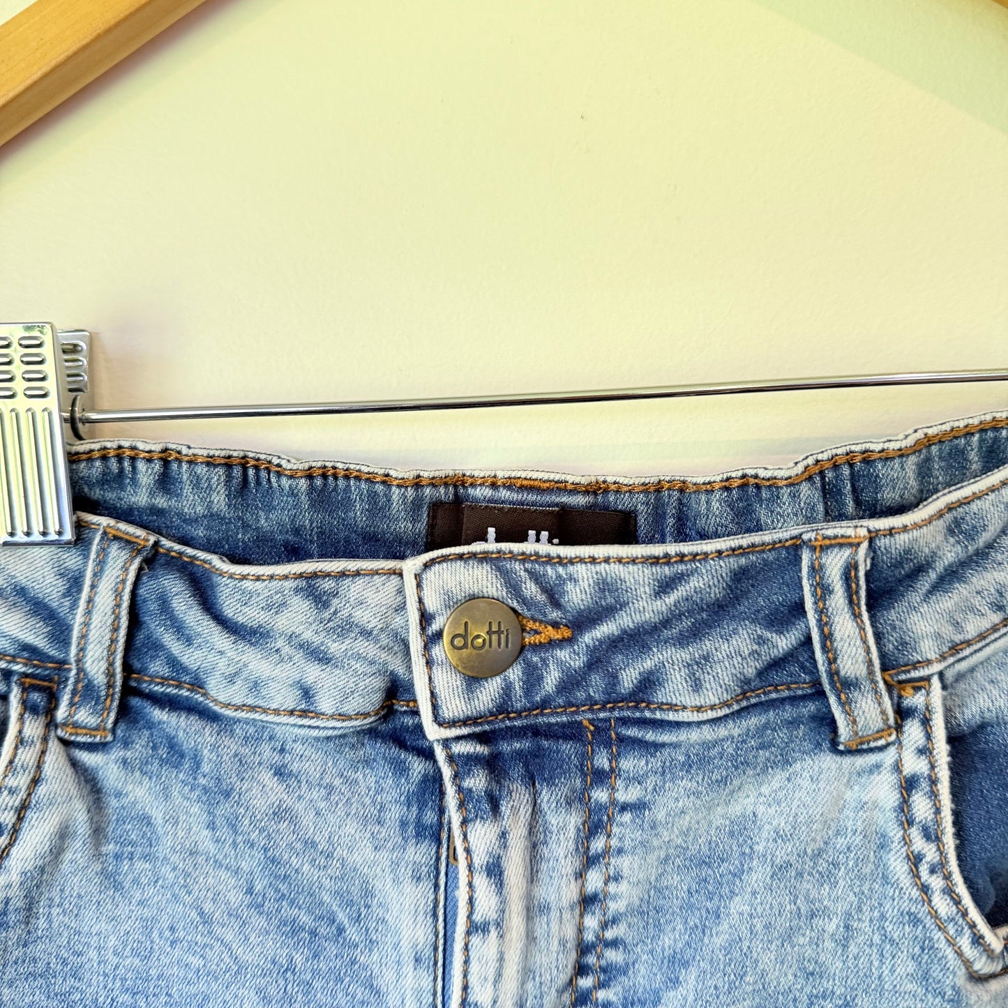 Dotti Denim Size 14 Light Wash High-Waisted Denim Shorts