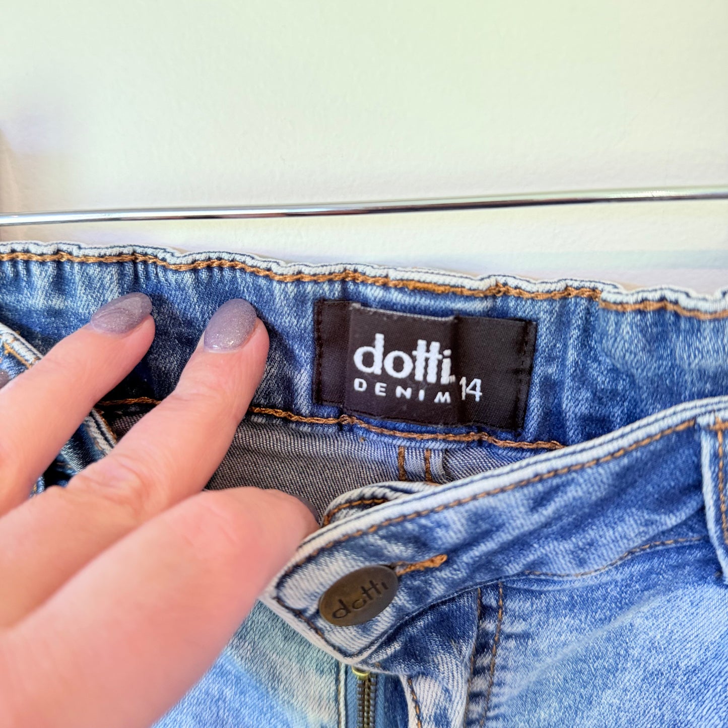 Dotti Denim Size 14 Light Wash High-Waisted Denim Shorts