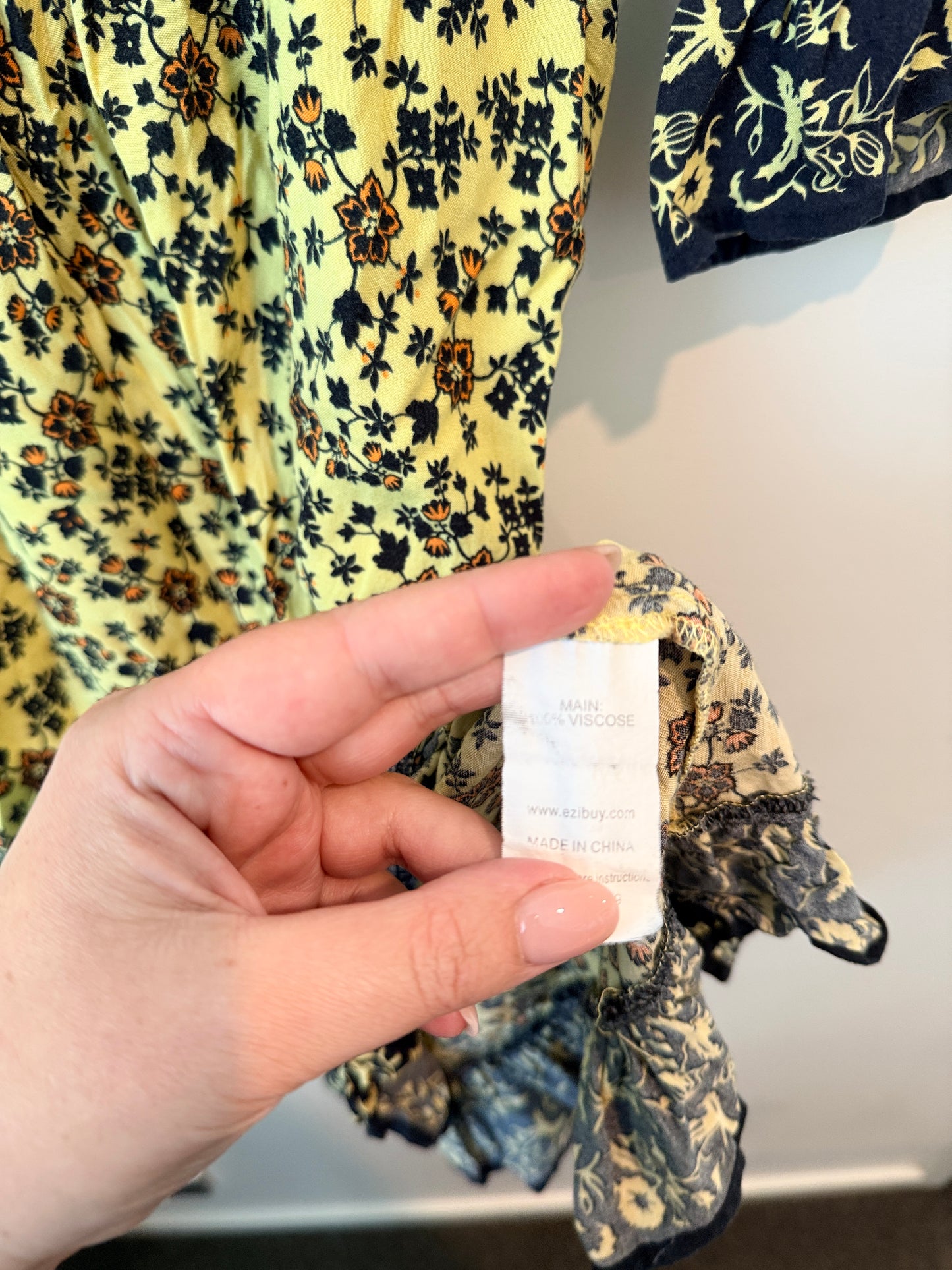 Emerge Size 8 Yellow Floral Print Mini Dress