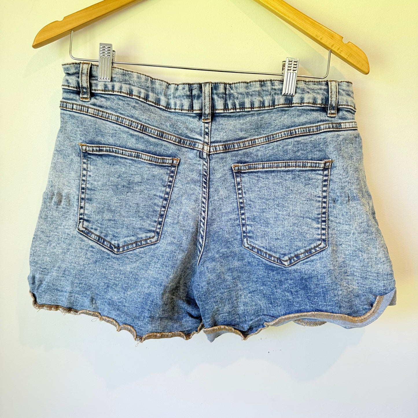 Dotti Denim Size 14 Light Wash High-Waisted Denim Shorts