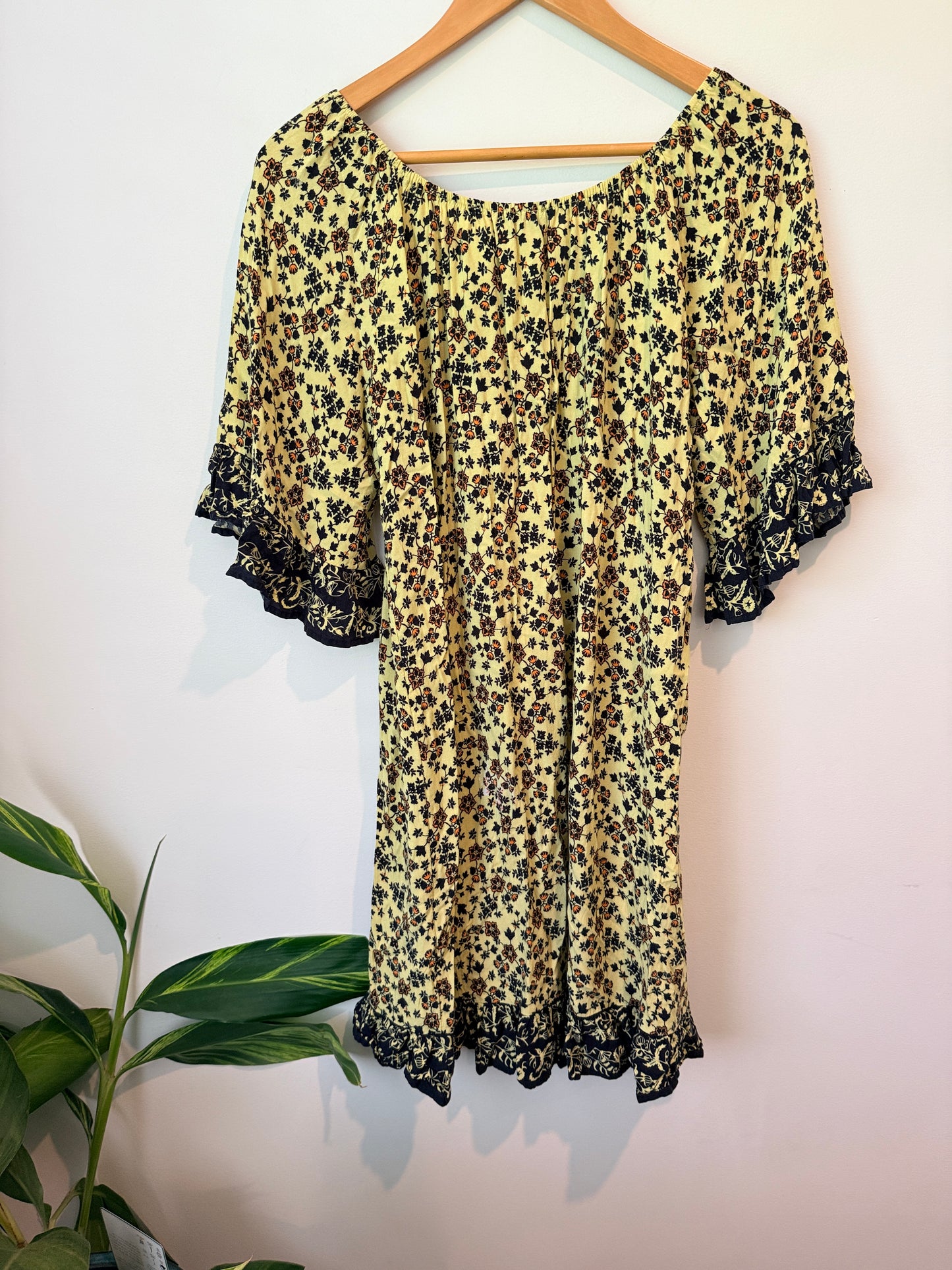 Emerge Size 8 Yellow Floral Print Mini Dress
