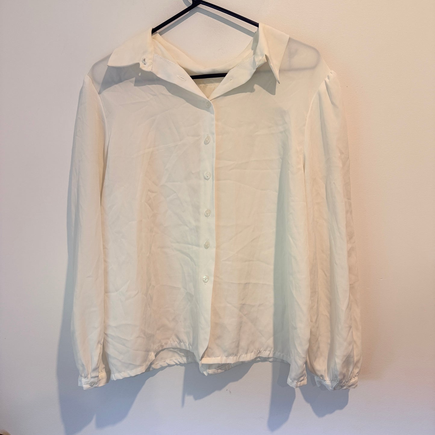 Brand Unknown U/Arm to U/Arm 50cm White Long-Sleeve Blouse