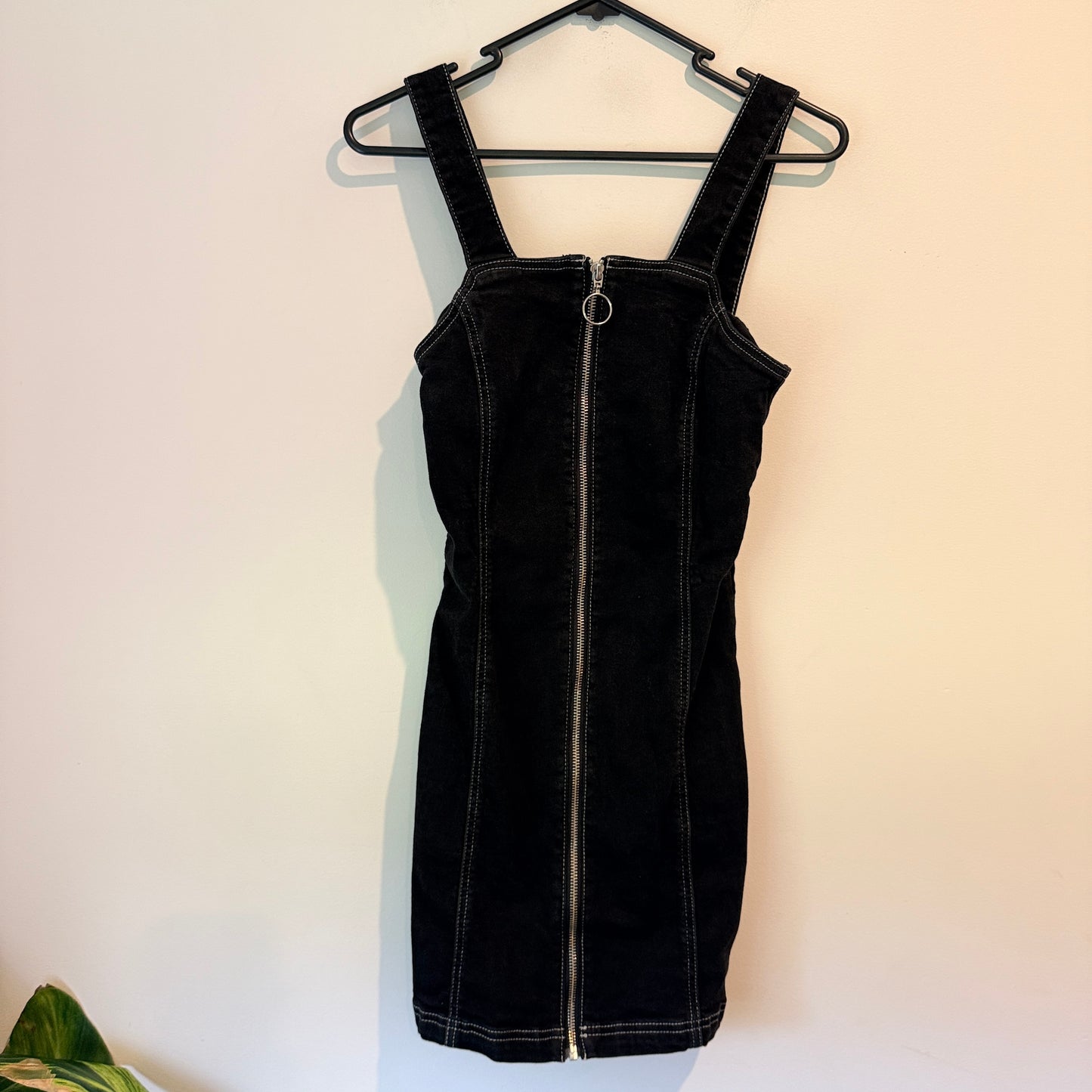 Topshop Size 6 Black Denim Mini Dress