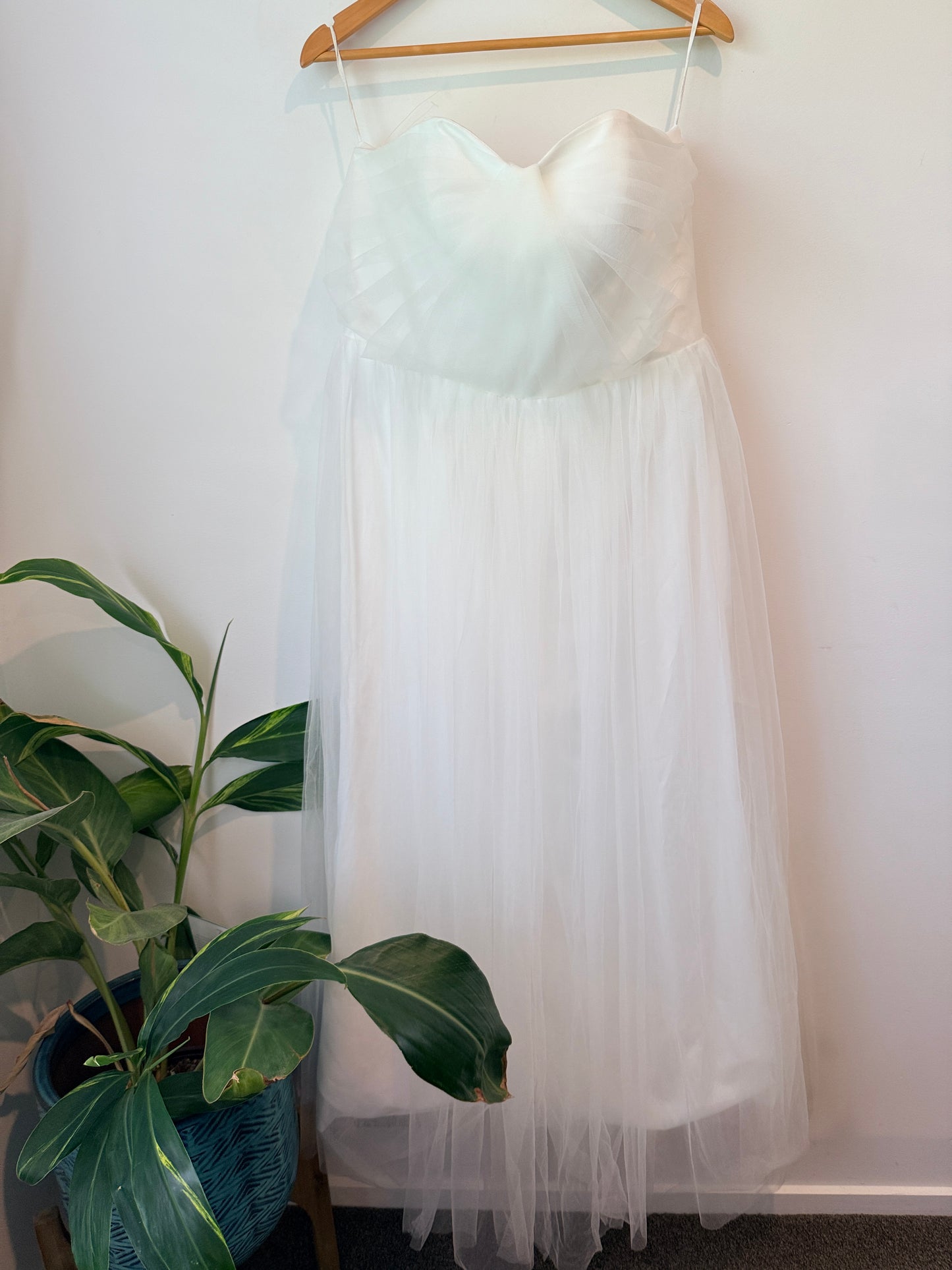 Brand Unknown Size U/Arm to U/Arm 46cm White Formal Gown / Wedding Dress