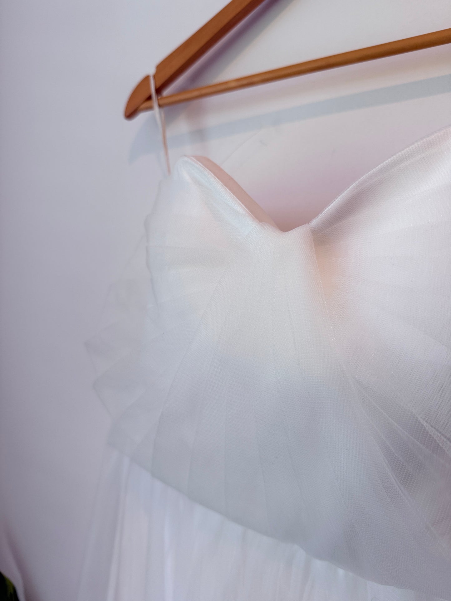Brand Unknown Size U/Arm to U/Arm 46cm White Formal Gown / Wedding Dress
