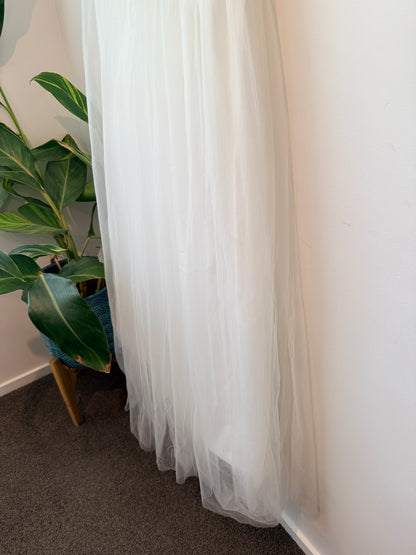 Brand Unknown Size U/Arm to U/Arm 46cm White Formal Gown / Wedding Dress