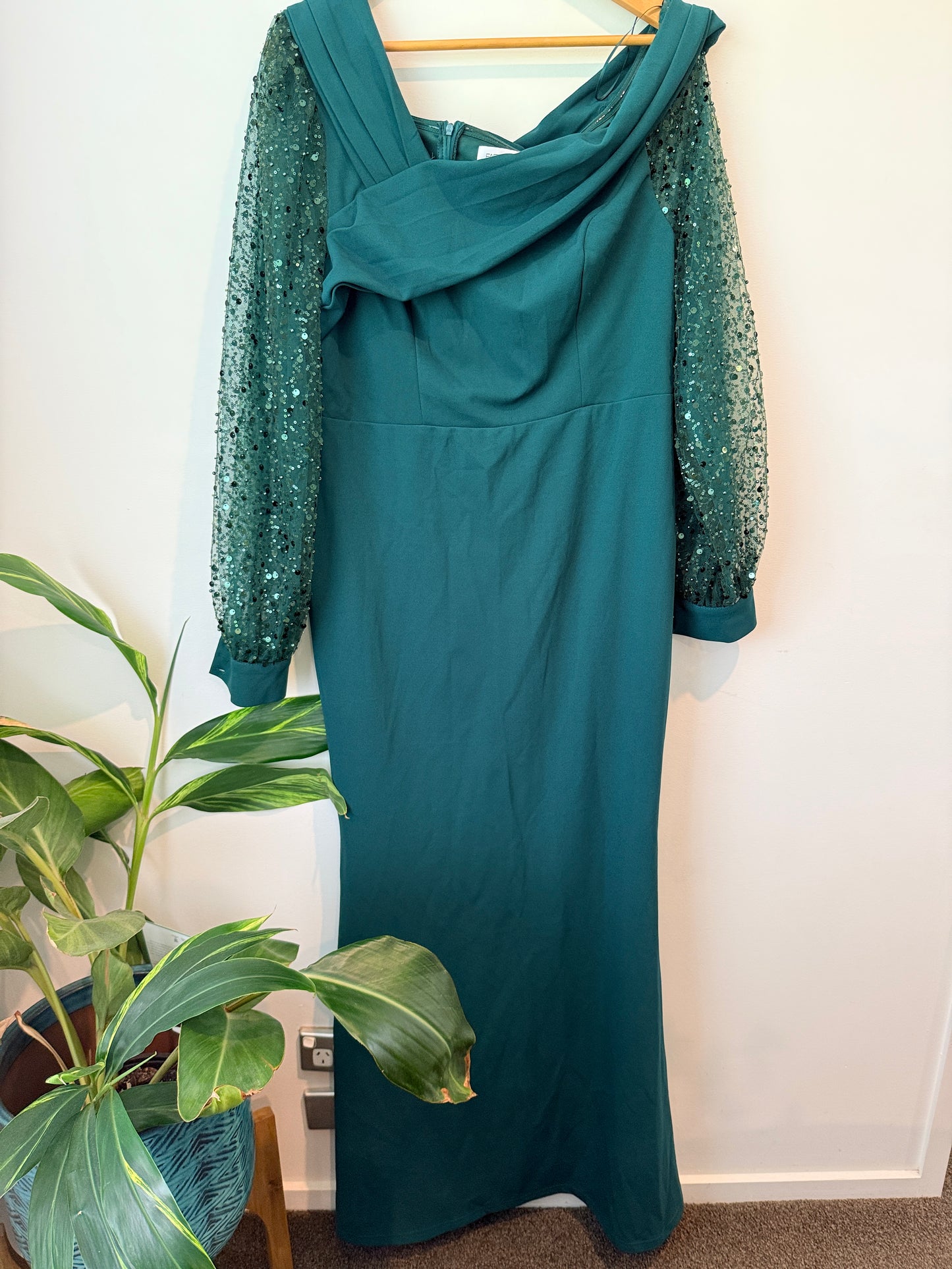Faeriesty Size 2XL Sequin Long-Sleeve Evening Dress