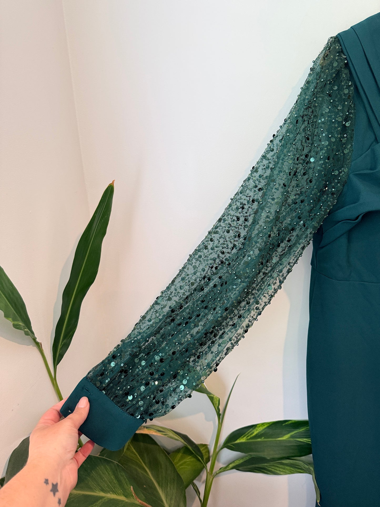 Faeriesty Size 2XL Sequin Long-Sleeve Evening Dress