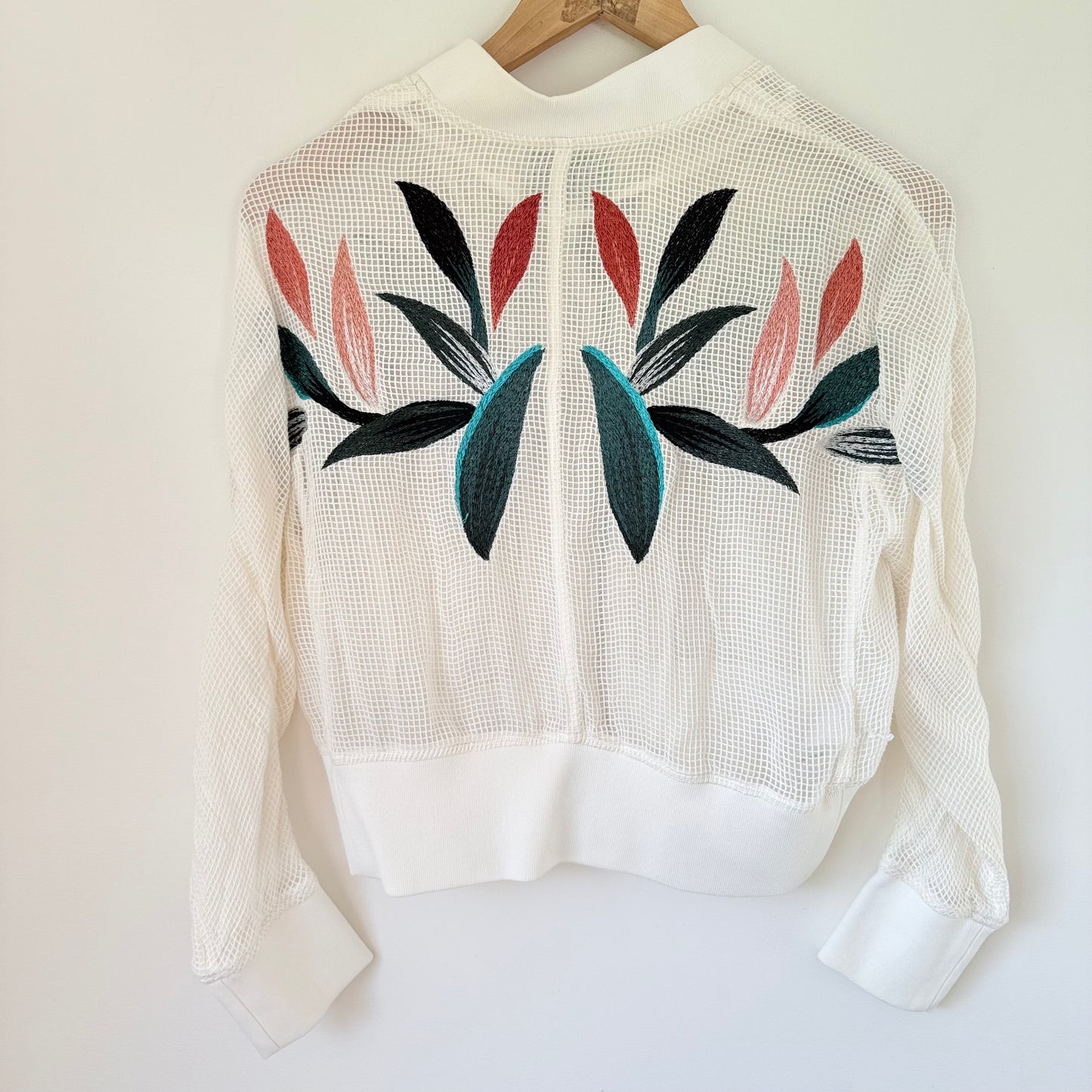 Country Road Size 6 White Floral Full-Zip Jacket