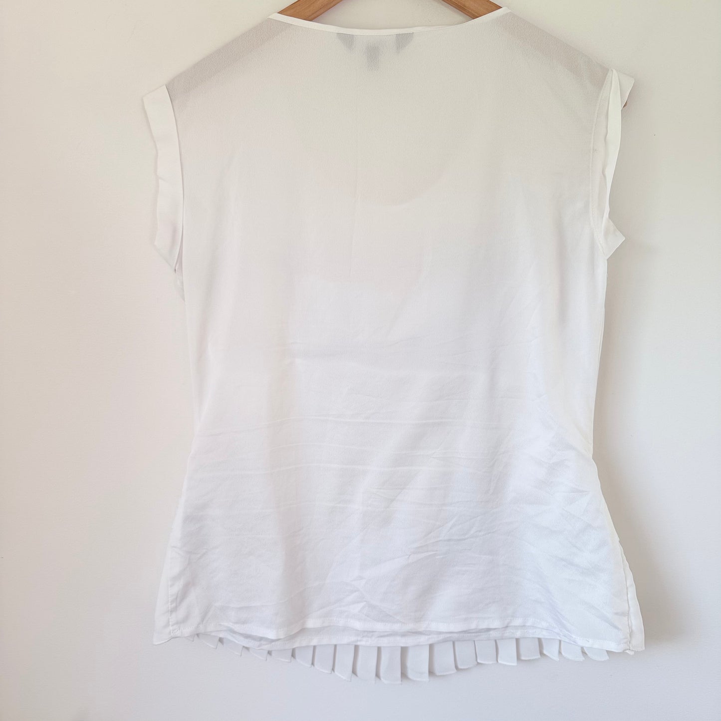 Max Size 11 White Sleeveless Top – Pleated Peplum Hem