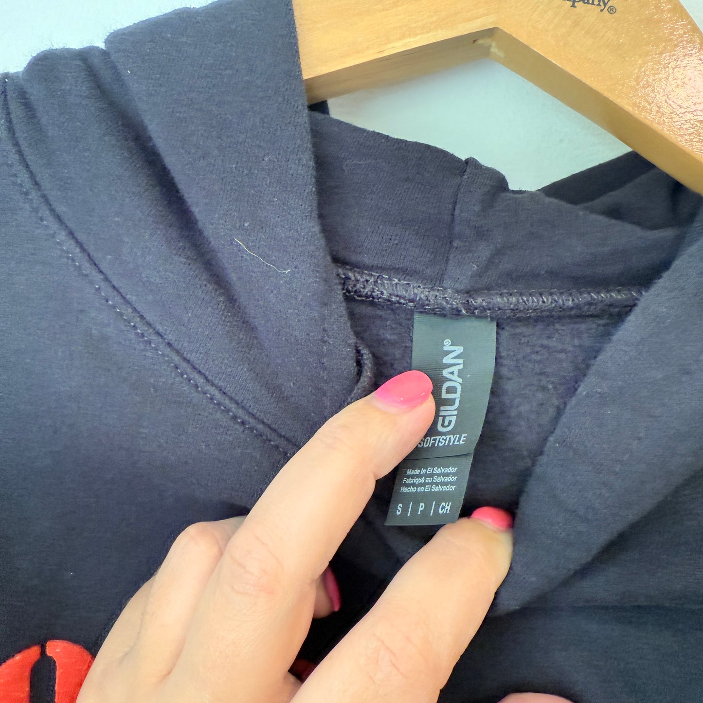 GILDAN SOFTSTYLE Hoodie Black "Domestic Tourist" Graphic - Size S