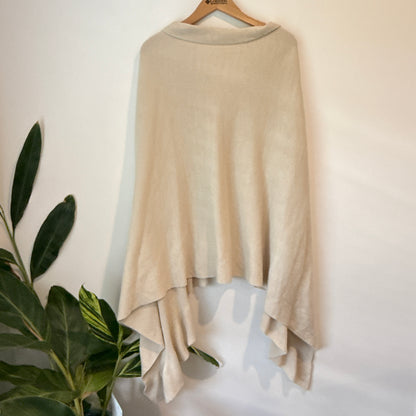 One Size Poncho Cream/Beige Knit Frill