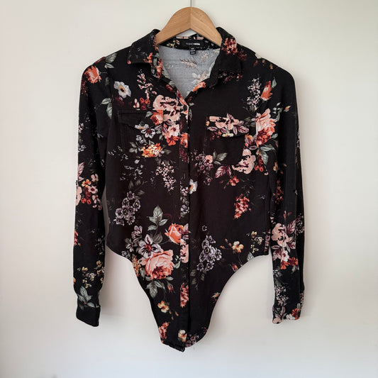 Fashion Nova Size XS Black Floral Long-Sleeve Tie Front Top
