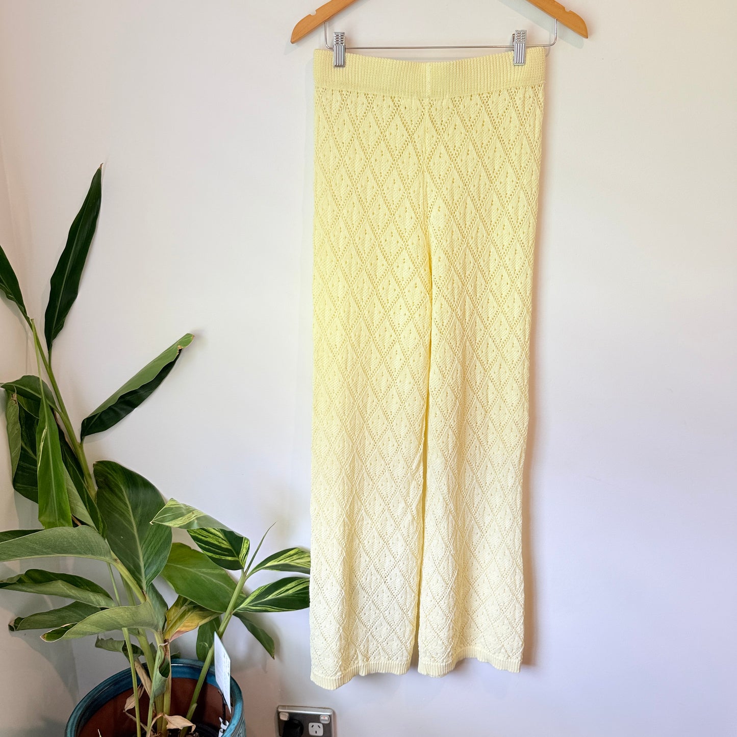Glassons Yellow Knit Wide-Leg Pants – Size M