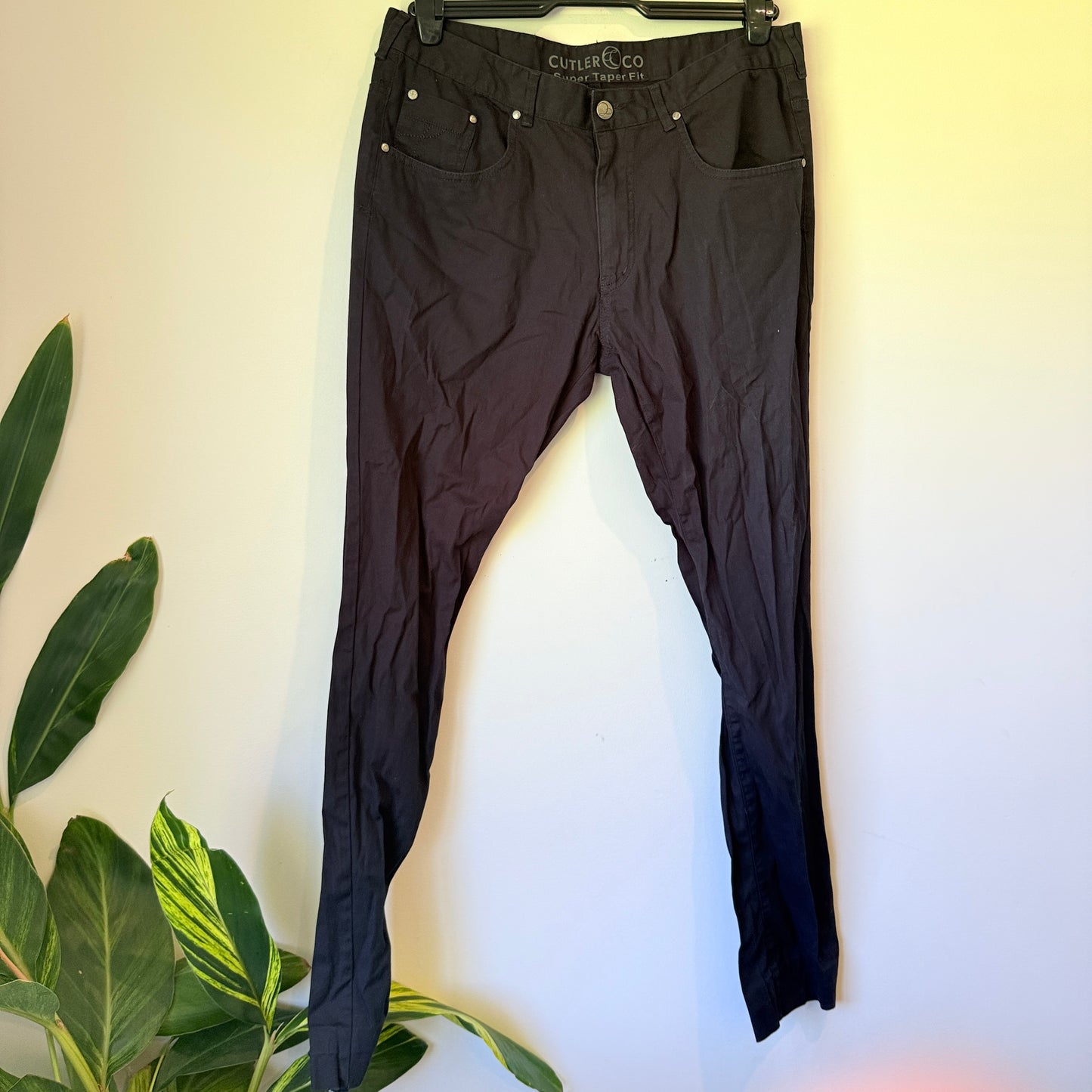 CUTLER & CO Super Taper Fit Jeans Black - Size 88