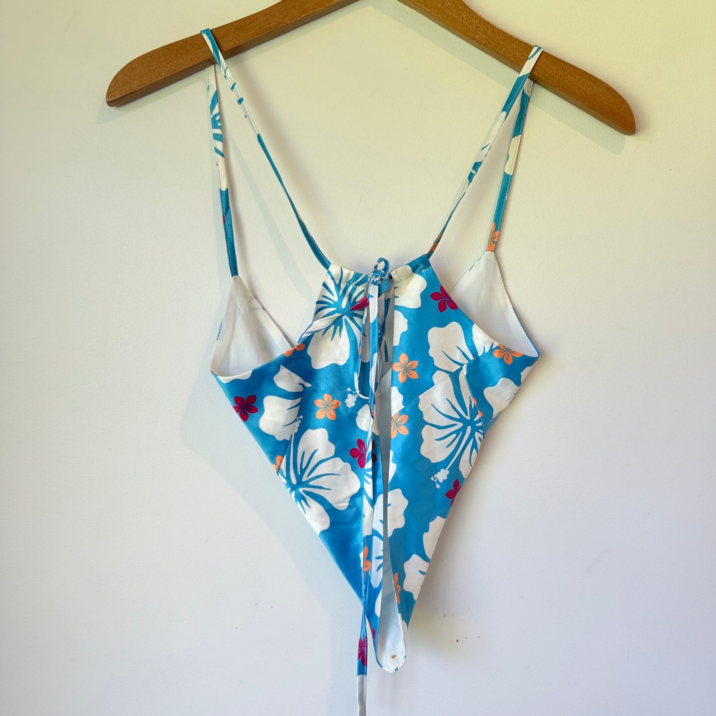 BEGINNING BOUTIQUE Halter Neck Crop Top - Size 8