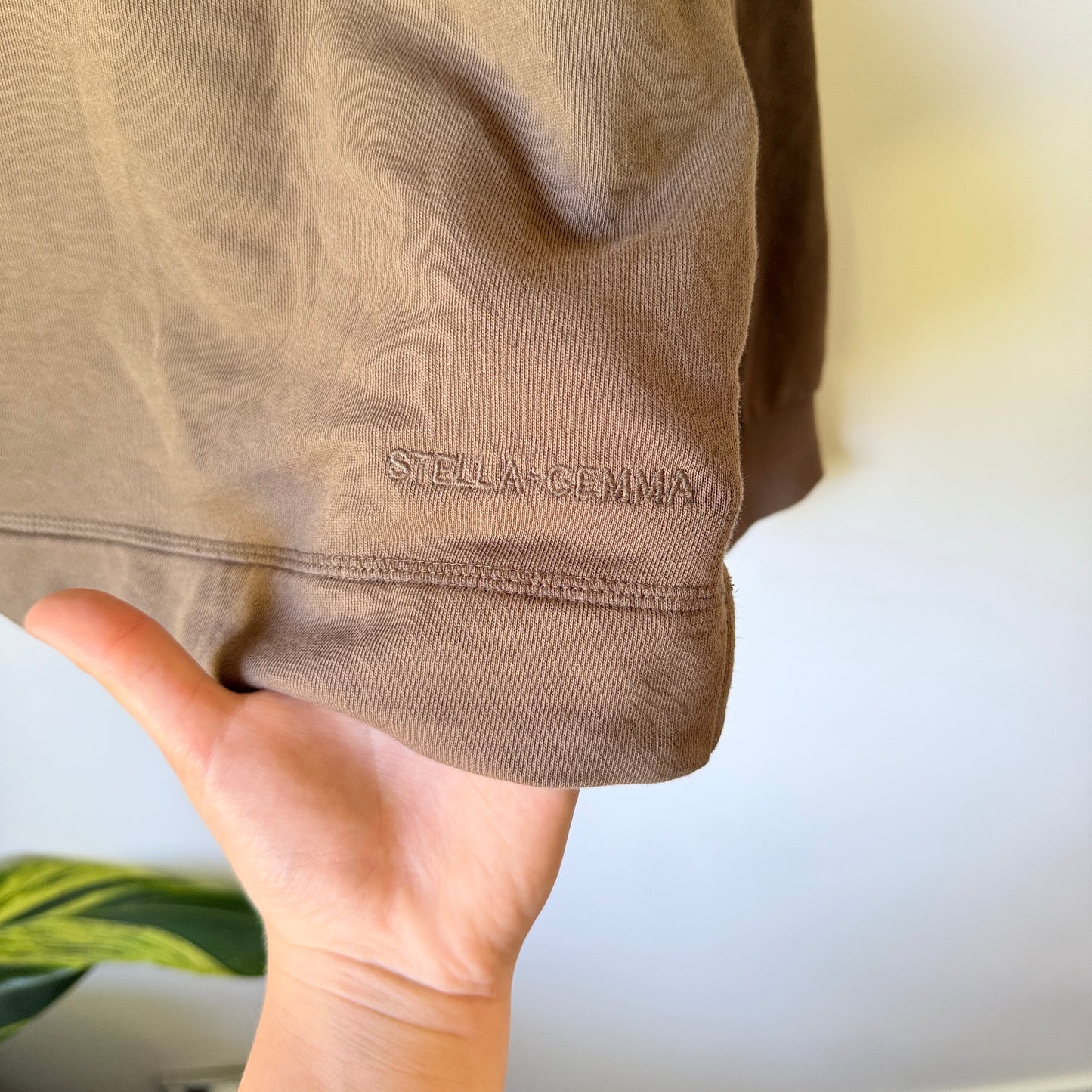 STELLA + GEMMA Nico Sweatshirt Floral Graphic Brown - Size 8