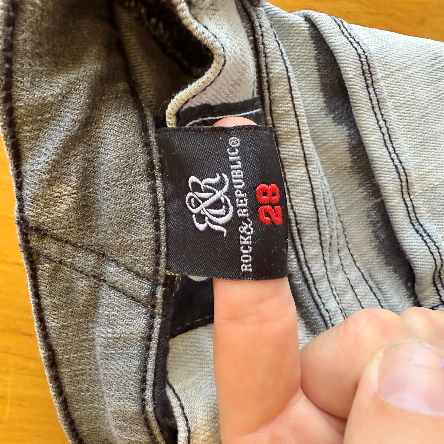 ROCK & REPUBLIC Skinny Jeans Bleach Wash - Size 28