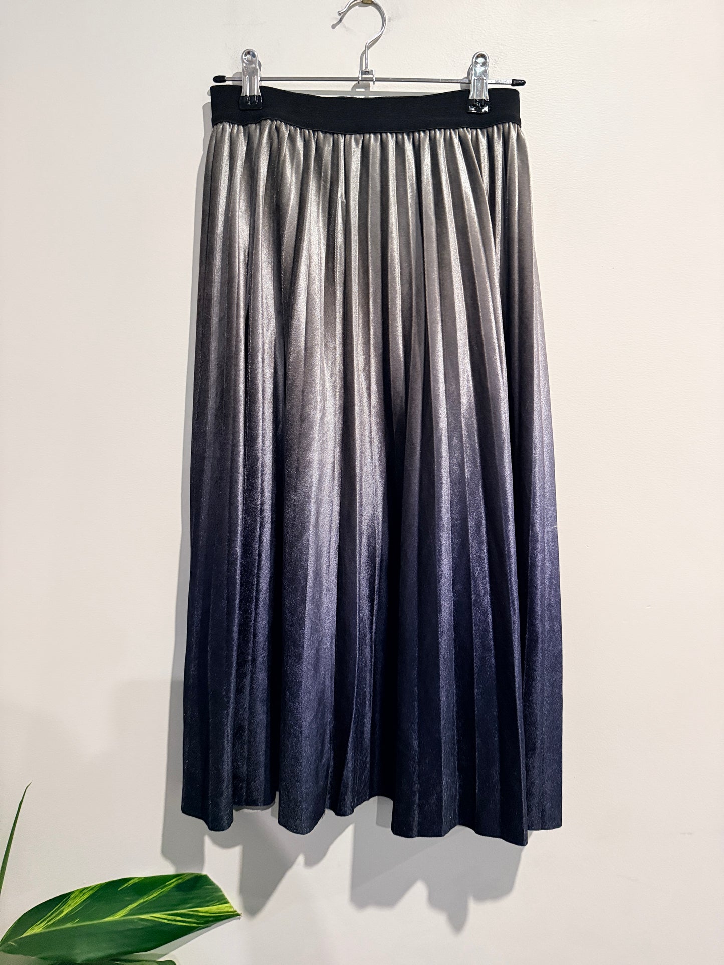 InShop Size 30 (64cm Waist) Gradient Pleated Midi Skirt