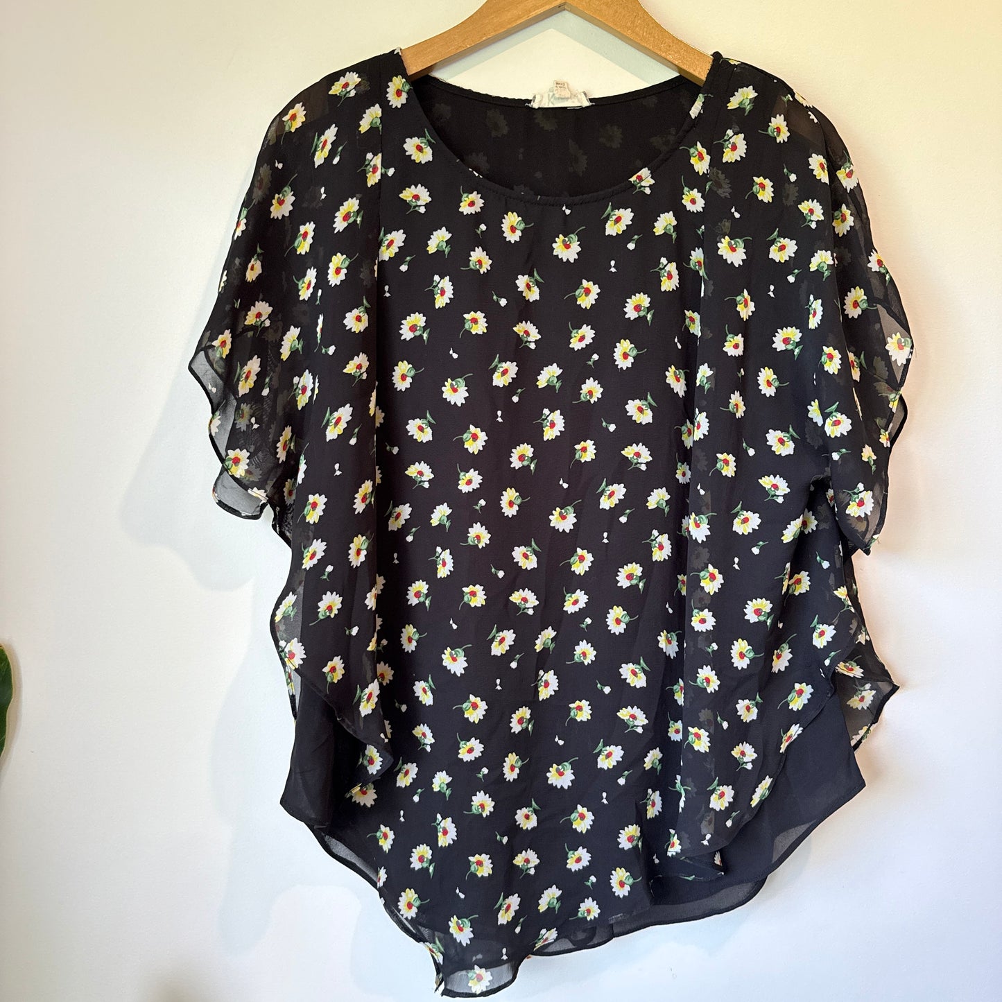 Ketz-ke Daisy Print Flutter Sleeve Layered Top  - Size 8