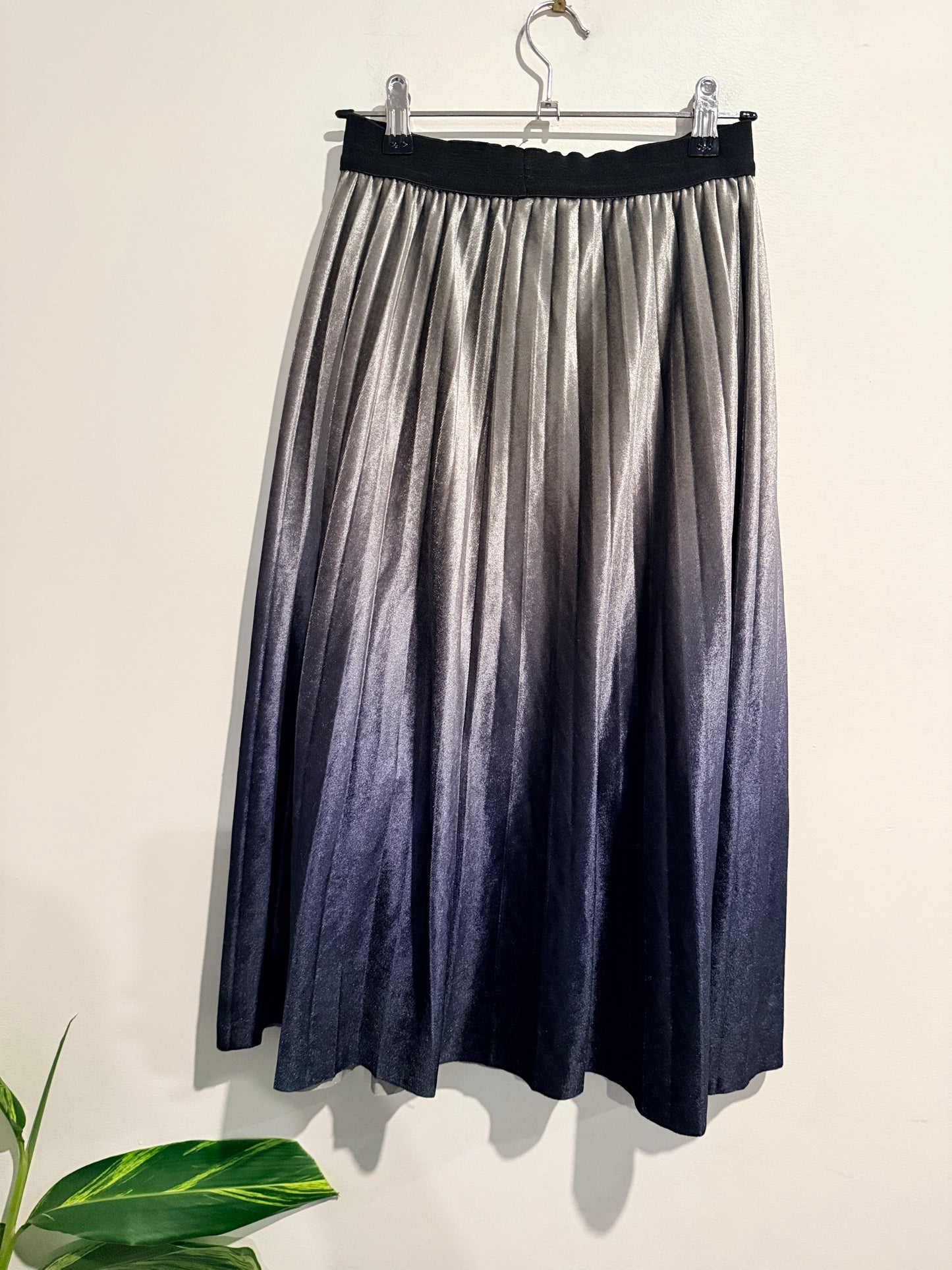InShop Size 30 (64cm Waist) Gradient Pleated Midi Skirt